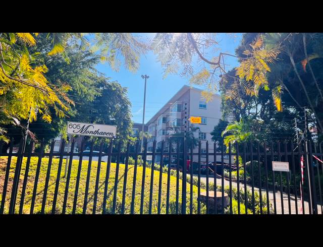 1 BEDROOM FLAT TO LET IN ESSENWOOD